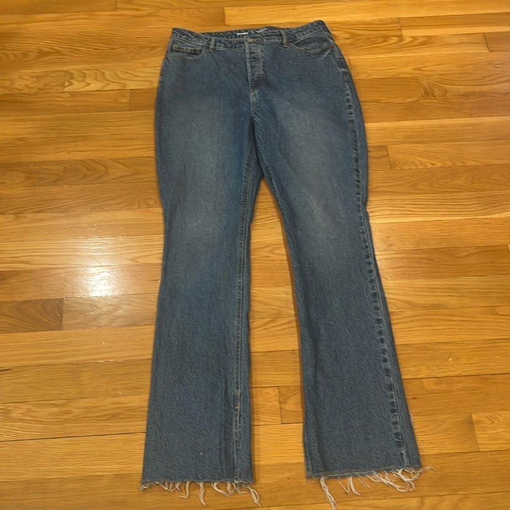 Old navy  women’s extra high-rise kicker boot-cut jean size  14 tall .